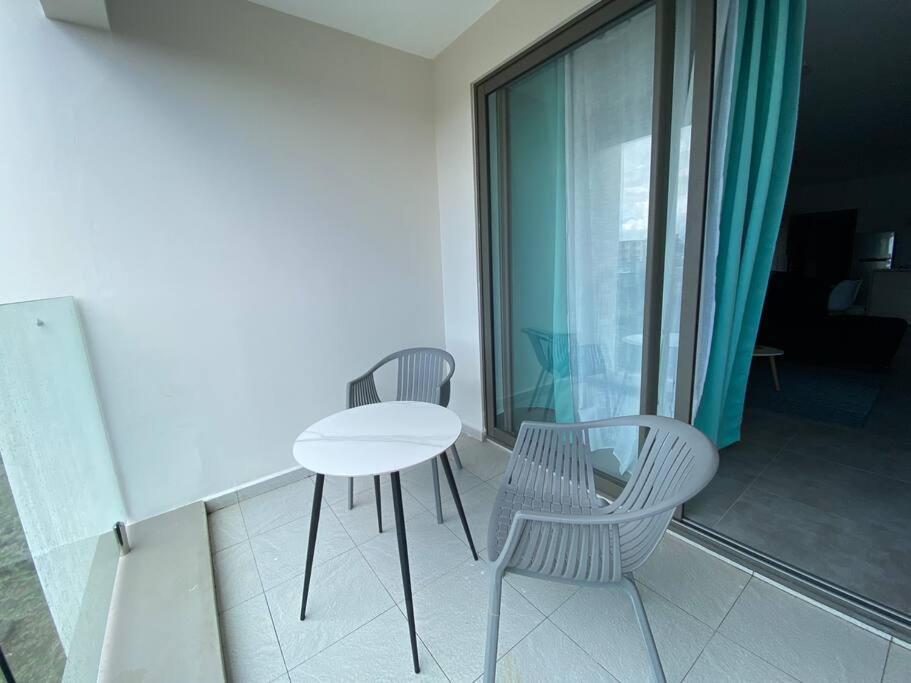 Sandstone Apartment A Walk To The Beach Flic en Flac Exterior photo