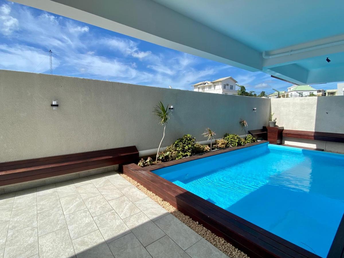 Sandstone Apartment A Walk To The Beach Flic en Flac Exterior photo