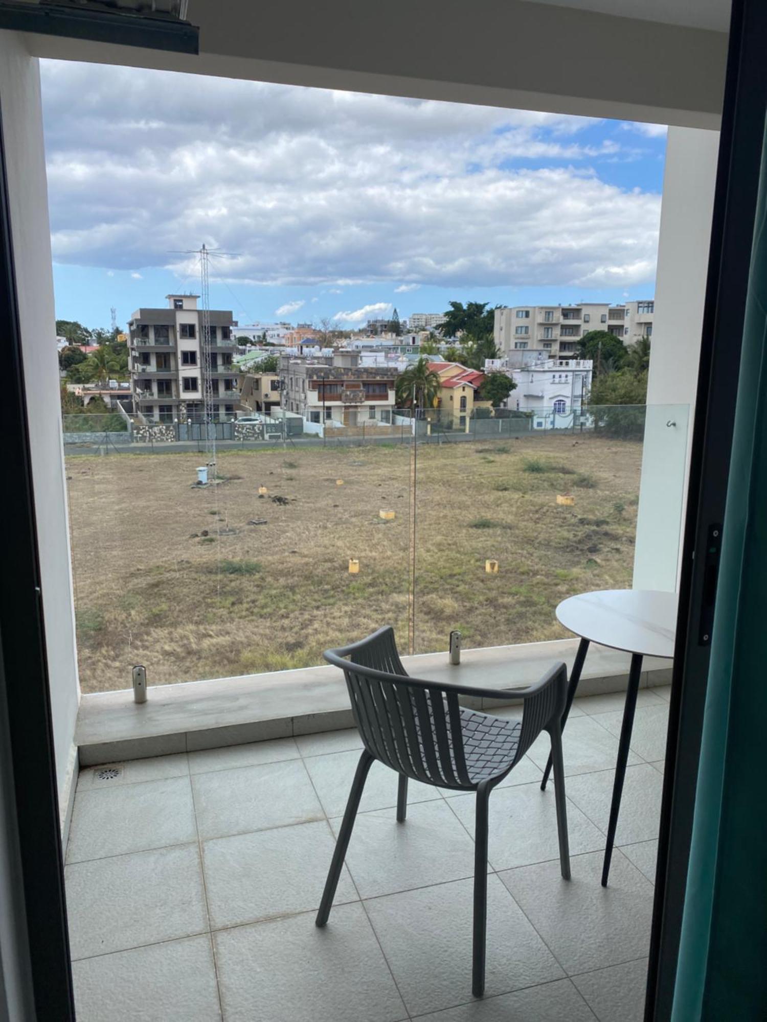 Sandstone Apartment A Walk To The Beach Flic en Flac Exterior photo
